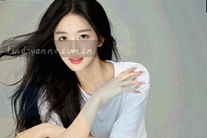 手机、电视与电脑的几何化图标示意，展示多端适配结构